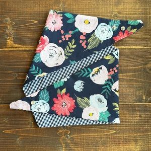 Dog bandana reversible snap closure